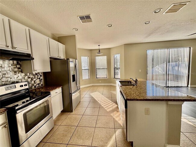 Building Photo - 2117 Lili Petal Ct