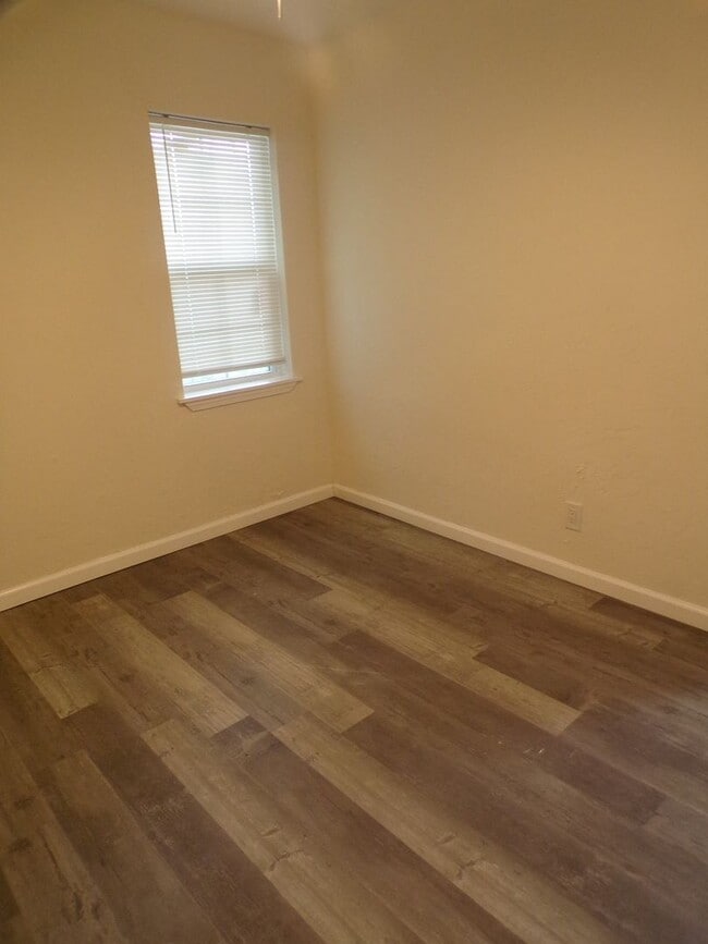 Building Photo - Great redo across the street form Pat Henry Elementary School