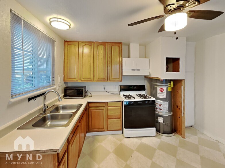 Building Photo - 2048 81st Ave