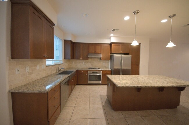 Building Photo - 5530 Esprit Way