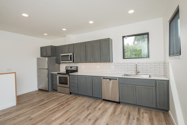 Building Photo - Atkinson Commons- Unit 6