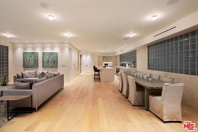 Building Photo - 508 N Sweetzer Ave