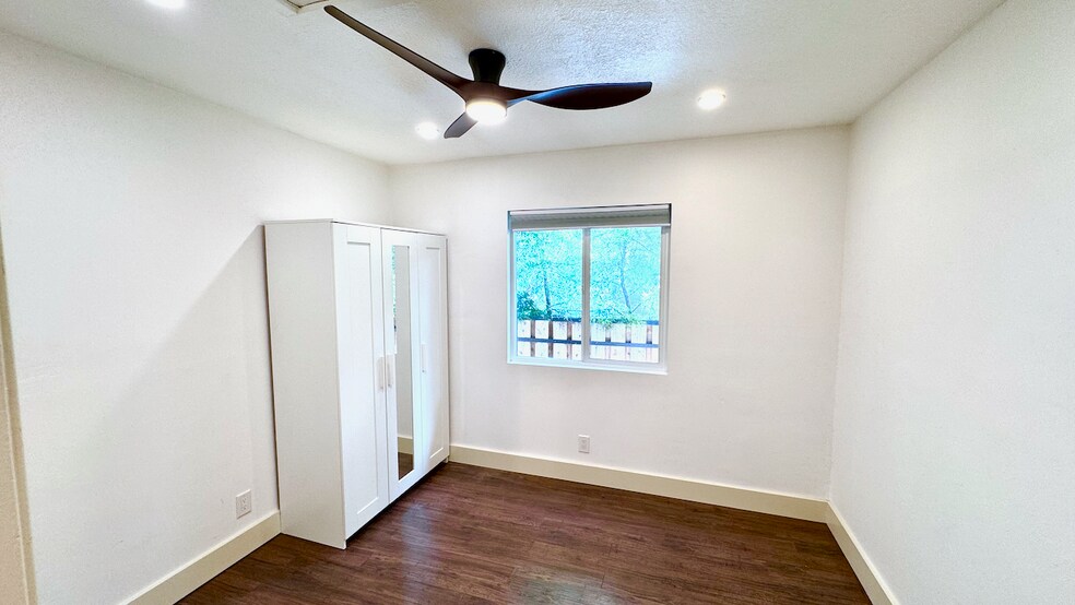 1st bedroom - 2821 1/2 S Sycamore Ave