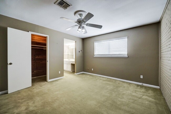 Building Photo - 1422 Walnut Bend Ln