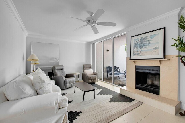 Building Photo - 1222 Hillsboro Mile