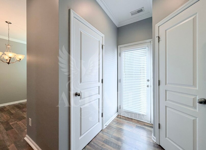 Building Photo - 705 Keystone Park Dr