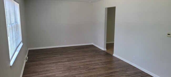 Building Photo - 405 Brewer Dr