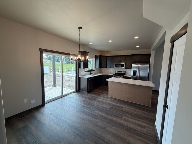 Building Photo - Beautiful & Brand New 4 bd/2.5 ba Home