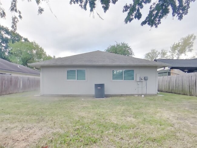 Building Photo - 14202 Clear Forest Dr