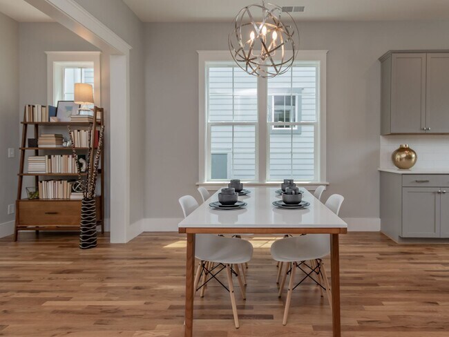 Building Photo - WOW!! One of the best Locations in one of the most desired neighborhoods