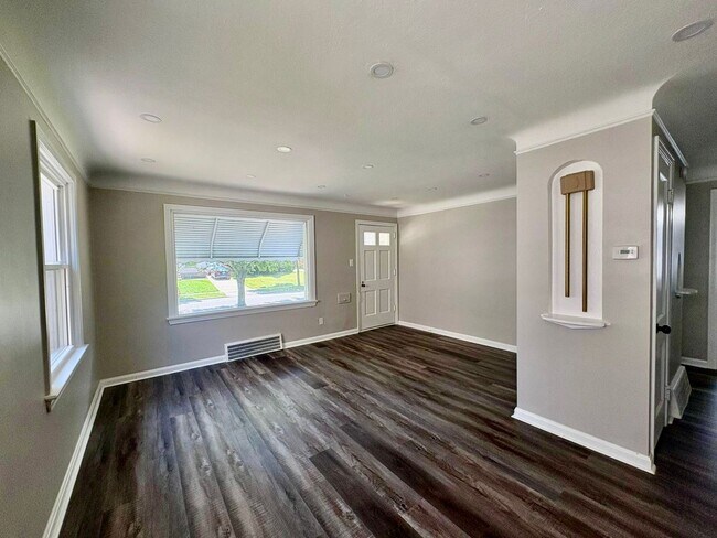 Building Photo - 4165 Harwood Rd