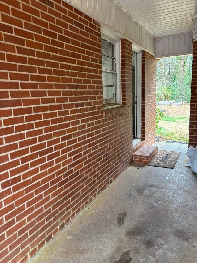 Building Photo - Beautiful Home