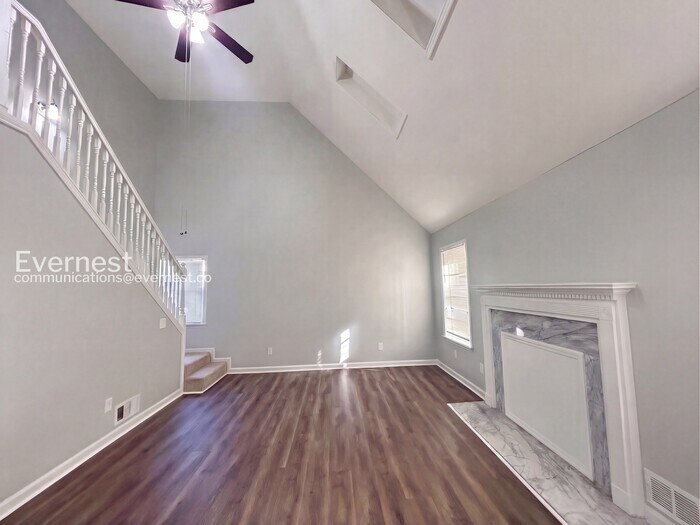 Building Photo - 710 Timbergrove Dr SW