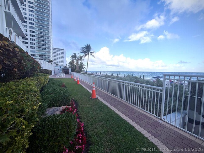 Building Photo - 3850 Galt Ocean Dr