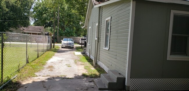 Building Photo - 3221 Wimberly St
