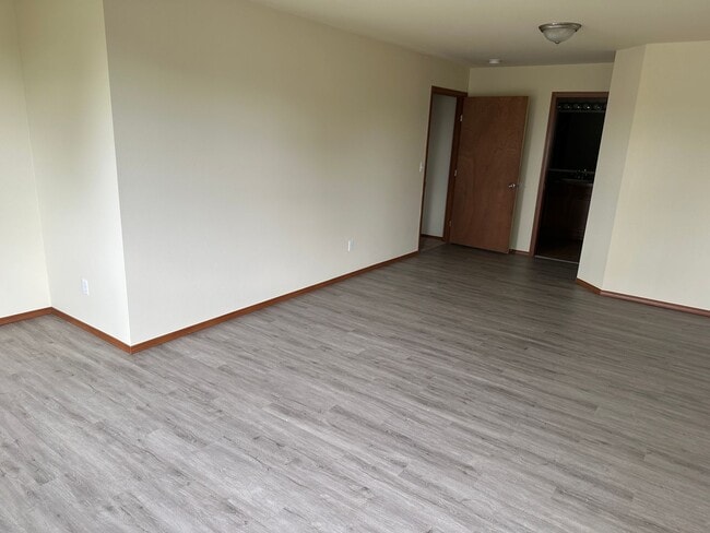 Building Photo - Beautiful 4 Bedroom / 3 Bath Home