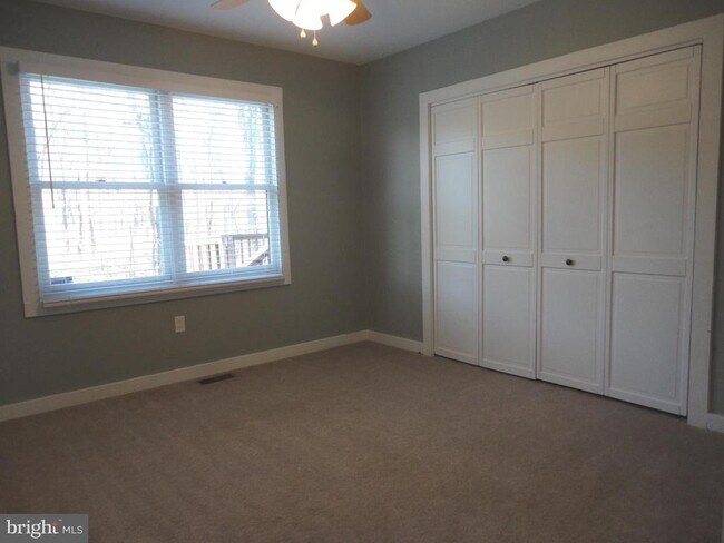Building Photo - 814 Rustic Ln