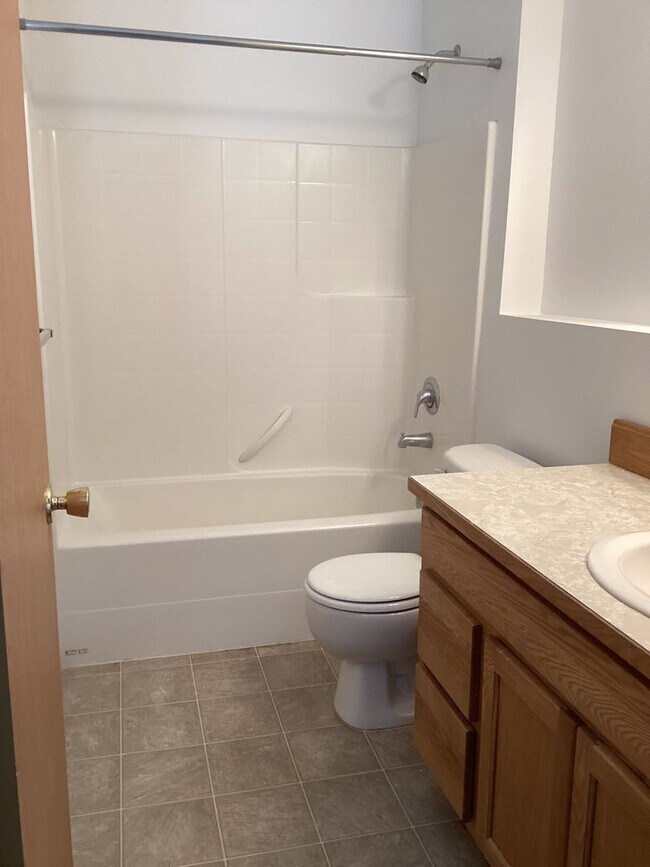 Building Photo - Nicely updated 4Bed, 3Bath in Airway