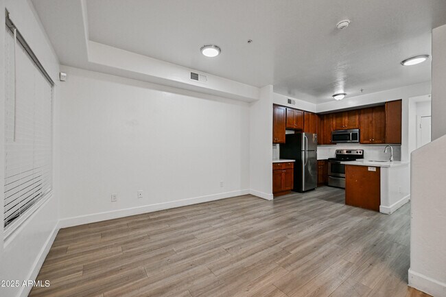 Building Photo - 4608 W Maryland Ave