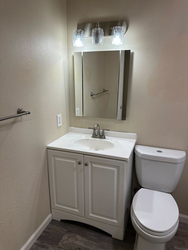 Building Photo - Comfortable 2-Bedroom Unit in North Sacram...