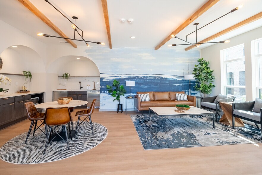 Clubhouse - 3446 Carlton St