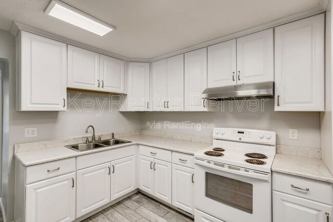 Building Photo - 1733 Iola St