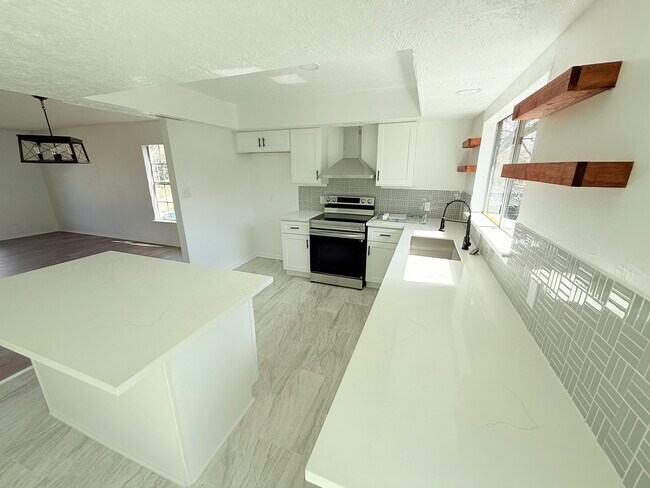 Building Photo - 402 Tresvant Dr