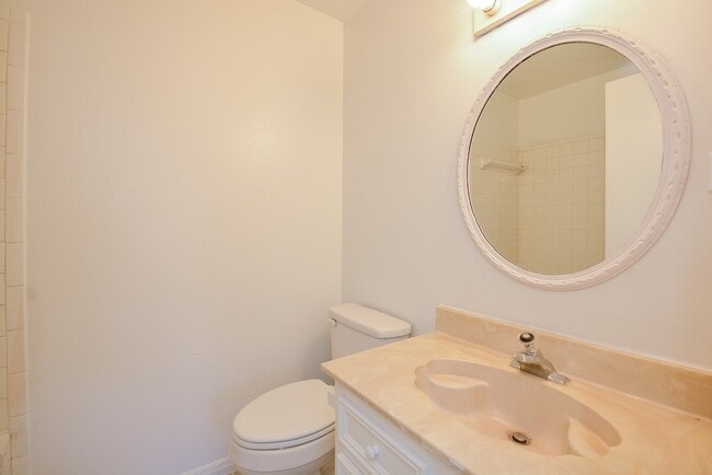 Building Photo - 516 Birdsong Dr