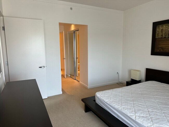 Building Photo - Epic REA: Fabulous 2 BR/2 BA South Beach C...