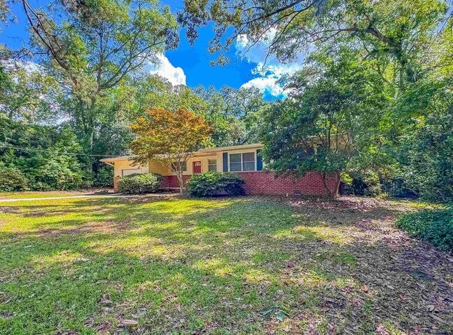 Building Photo - 2605 Lotus Dr