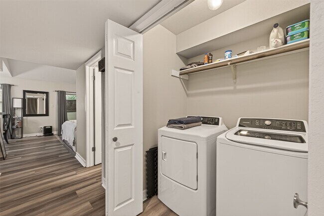 Building Photo - 14555 Wunderlich Dr