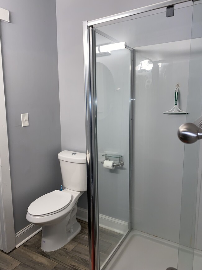 #1 Bathroom - 1609 Norris Pl