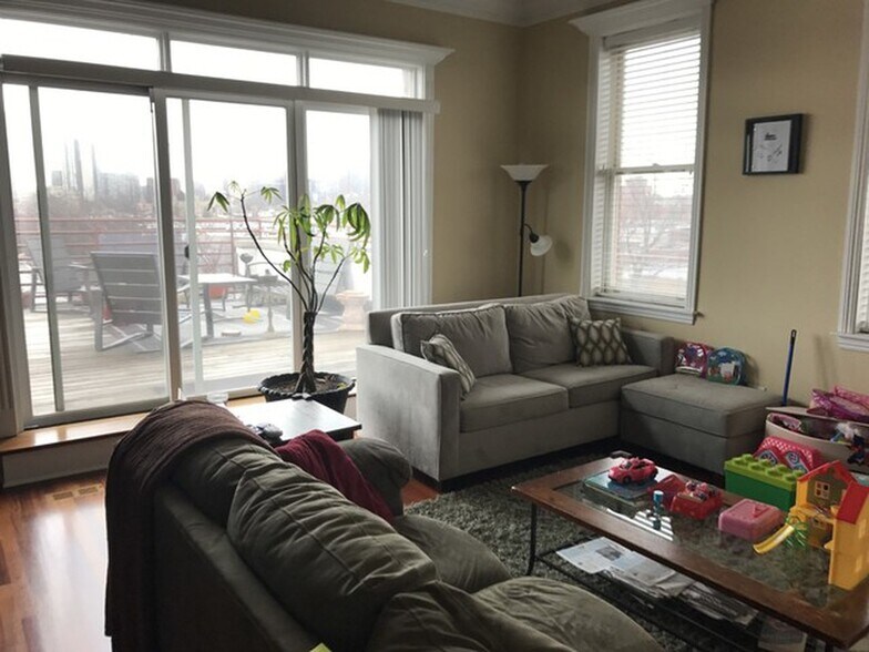 Upstairs Den off Private Deck - 924 W Cornelia Ave