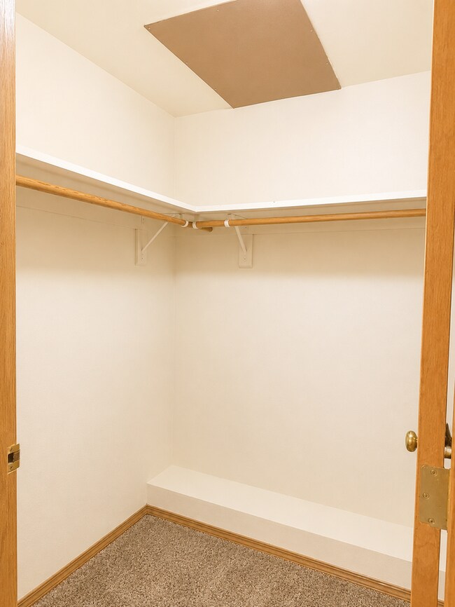 Building Photo - 60 E Hemlock Ct