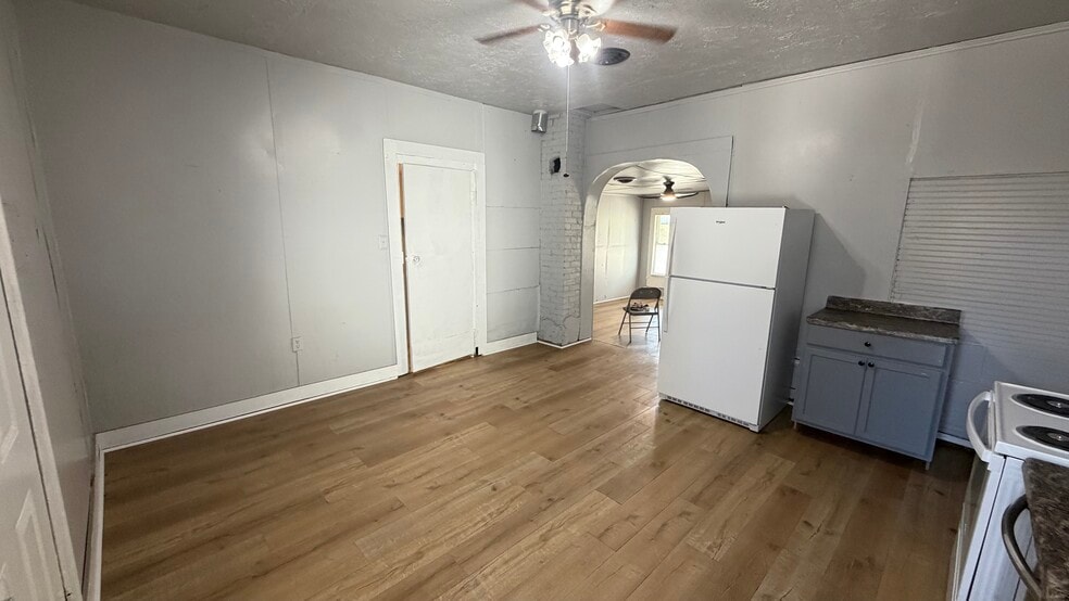 Kitchen - 1108 Wyllie Ave