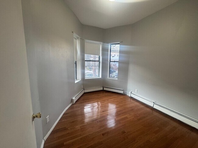 Building Photo - 64 Tuers Ave