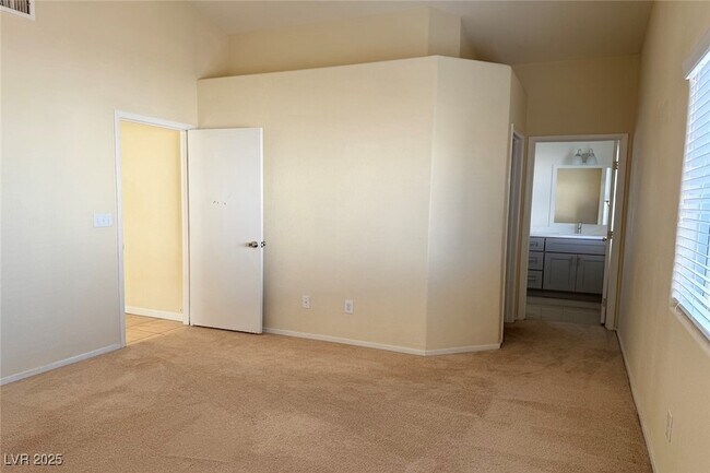 Building Photo - 9300 Cool Creek Ave