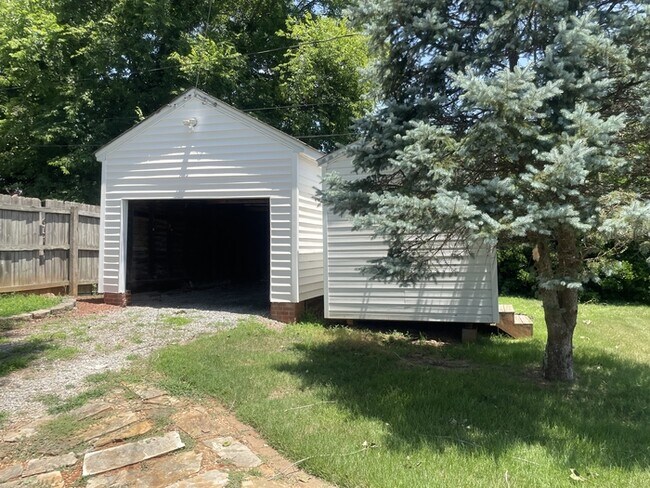 Building Photo - 127 Duke St