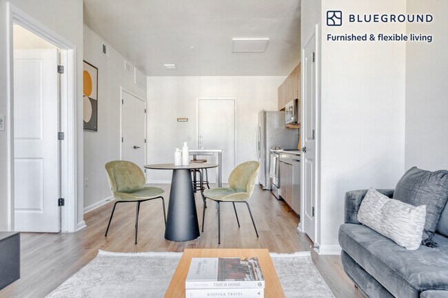 Building Photo - 3001 Esperanza Crossing