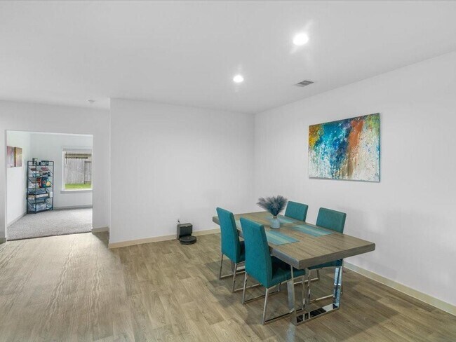 Building Photo - 1702 Maclane Ct