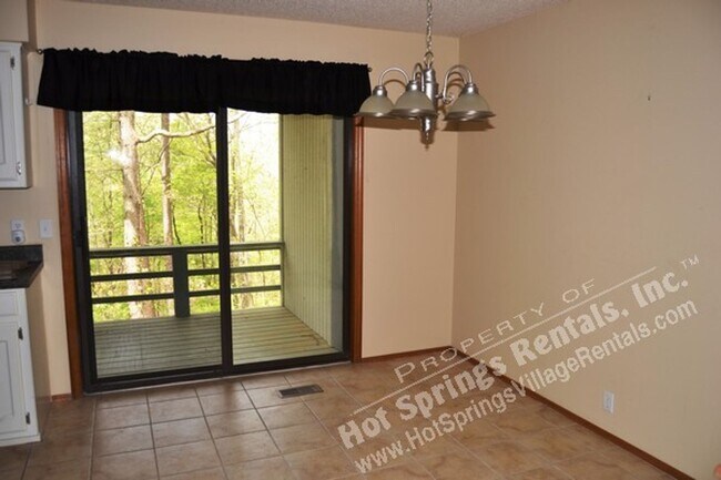 Building Photo - West Gate Area | Home | Unfurnished