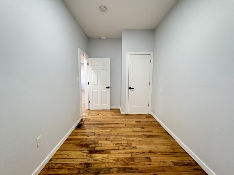 Building Photo - 379 S 20th St