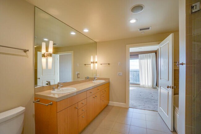 Building Photo - BEAUTIFUL TWO BEDROOM CONDO DOWNTOWN VANCOUVER