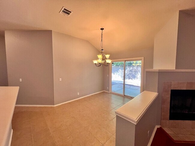 Building Photo - Steeds Crossing / One Story / 3 bedrooms, 2 bath, 2 living / Pflugerville ISD