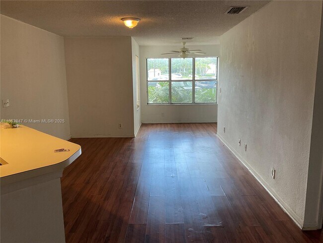 Building Photo - 3320 Pinewalk Dr N