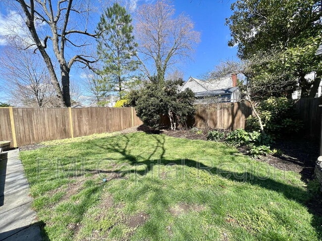 Building Photo - 5005 Druid Dr