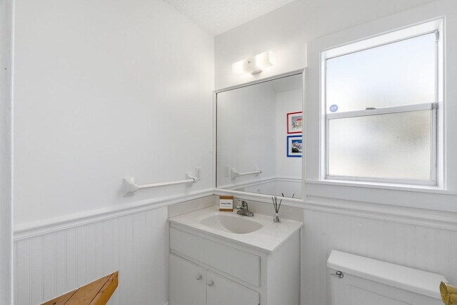 Building Photo - 2900 Ocean Dr S