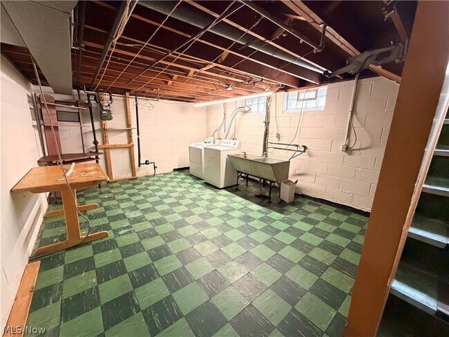 Building Photo - 3023 Torrington Ave