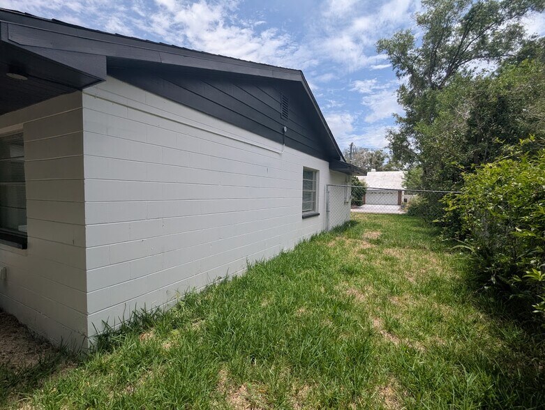 Building Photo - 10804 N 53rd St