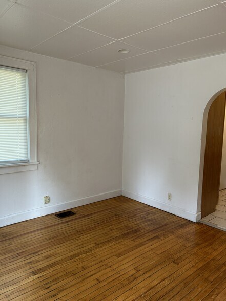 Building Photo - 1415 E 34th St